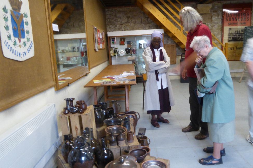 Exposition de grès des Archers (Le Châtelet) par André Lamamy, collectionneur